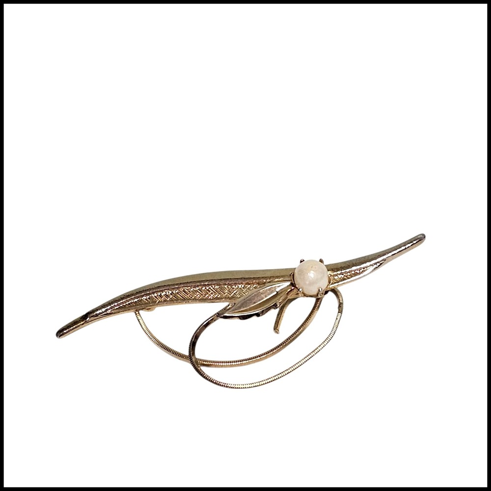 Vintage Gold Tone Leaf Brooch with Faux Pearl Elegant Women's Jewelry